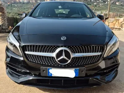 Usata Mercedes A180 Premium 109 CV (80 kW) 2017 Nero Utilitaria