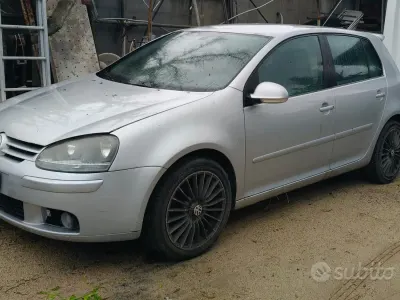 Usata VW Golf V 105 CV (77 kW) 2004 Grigio Utilitaria