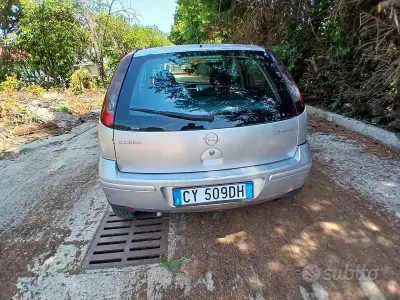 Usata Opel Corsa Club 90 CV (66 kW) 2005 Grigio Utilitaria