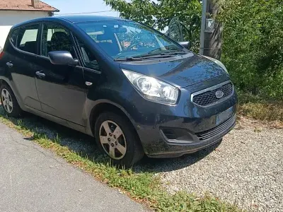 Usata Kia Venga 90 CV (66 kW) 2012 Nero Utilitaria