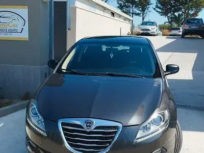 Usata Lancia Delta Gold 105 CV (77 kW) 2014 Grigio Utilitaria