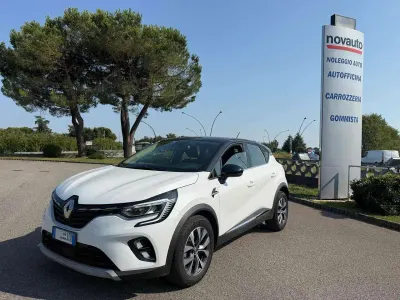 Usata Renault Captur Intens 116 CV (85 kW) 2020 Bianco / tetto nero SUV