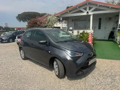 Usata Toyota Aygo Connect Style 72 CV (52 kW) 2021 Grigio Utilitaria