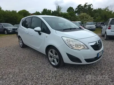 Begagnad Opel Meriva 120 HK (88 kW) 2011 Vit Minibuss