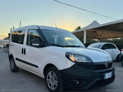 Usata Fiat Doblò Lounge 90 CV (66 kW) 2022 Bianco Monovolume