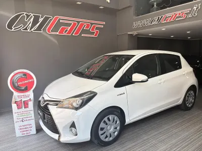 Usata Toyota Yaris Hybrid Active 101 CV (74 kW) 2015 Bianco Berlina