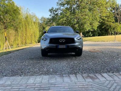 Infiniti QX70