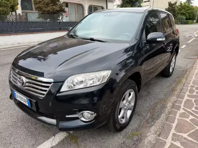 Usata Toyota RAV4 Executive 150 CV (110 kW) 2011 Nero SUV