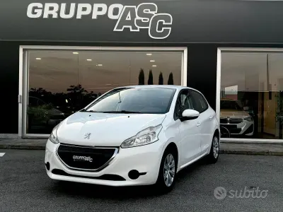 Usata Peugeot 208 Allure 68 CV (50 kW) 2013 Bianco Utilitaria
