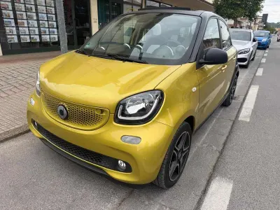 Usata Smart ForFour 90 CV (66 kW) 2017 Oro Utilitaria