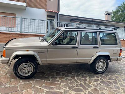 Usata Jeep Cherokee 116 CV (85 kW) 1995 Grigio SUV