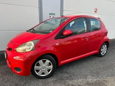 Usata Toyota Aygo Connect Style 67 CV (49 kW) 2011 Rosso Utilitaria
