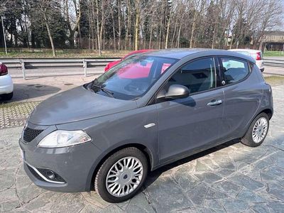 Usata Lancia Ypsilon Silver 69 CV (50 kW) 2018 Grigio Utilitaria