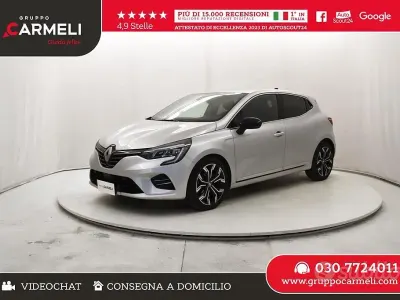 Usado Renault Clio V Life 101 CV (74 kW) 2023 Gris Berlina