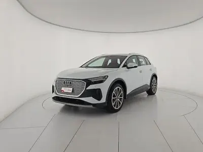 Käytetty Audi Q4 e-tron Advanced 210 kW (286 HP) 2024 Valkoinen Katumaasturi