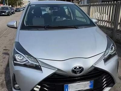 Usata Toyota Yaris 69 CV (50 kW) 2018 Grigio Berlina