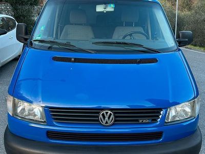Usata VW Caravelle Highline 88 CV (64 kW) 2001 Blu Monovolume
