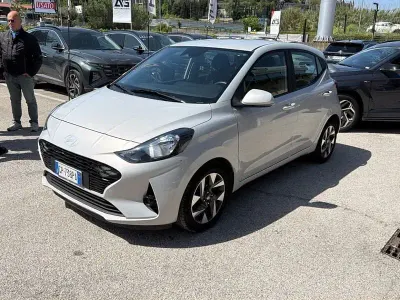 Używany Hyundai i10 67 KM (49 kW) 2023 Szary Hatchback