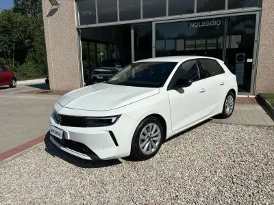 Usata Opel Astra Elegance 110 CV (80 kW) 2023 Bianco Utilitaria