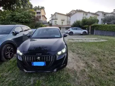 Usata Peugeot 208 Active 75 CV (55 kW) 2021 Utilitaria