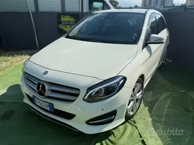 Usata Mercedes B180 Premium 109 CV (80 kW) 2016 Bianco Utilitaria