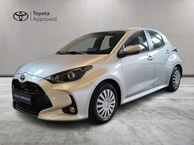 Usata Toyota Yaris Hybrid Active 116 CV (85 kW) 2021 Argento Berlina