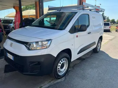 Usata Fiat Doblò 131 CV (96 kW) 2024 Bianco Monovolume