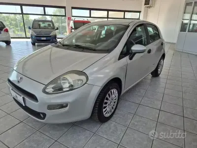 Usata Fiat Punto Street 77 CV (56 kW) 2015 Grigio Utilitaria