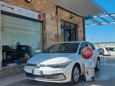 Usata VW Golf VIII Life 110 CV (80 kW) 2021 Bianco Berlina