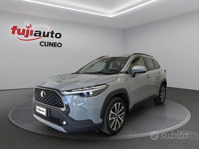 Usata Toyota Corolla Cross Trend 140 CV (102 kW) 2025 Cement grey SUV
