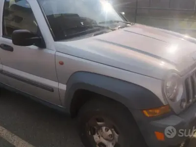 Usata Jeep Cherokee 163 CV (119 kW) 2025 Grigio SUV