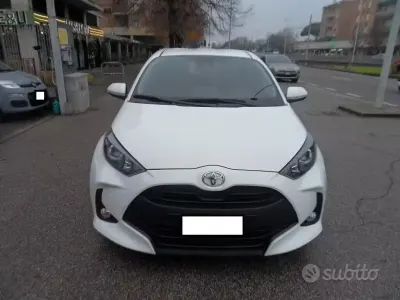 Usata Toyota Yaris Active 72 CV (52 kW) 2022 Bianco Utilitaria