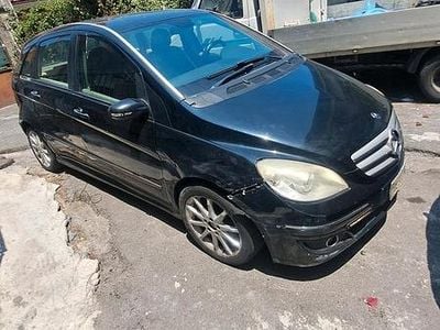 Begagnad Mercedes B200