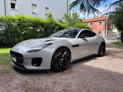 Usata Jaguar F-Type R-Dynamic 381 CV (280 kW) 2020 Grigio Coupé