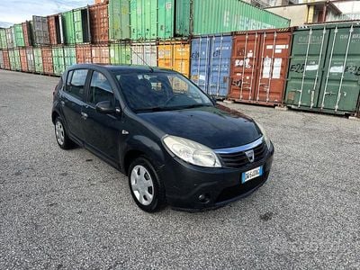 Usata Dacia Sandero Lauréate 72 CV (52 kW) 2010 Grigio Berlina