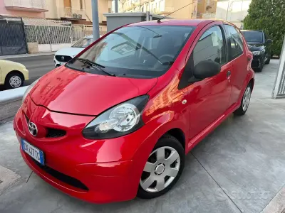 Usata Toyota Aygo 68 CV (50 kW) 2009 Rosso Utilitaria