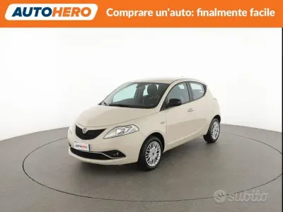 Usata Lancia Ypsilon Gold 69 CV (50 kW) 2017 Bianco Utilitaria