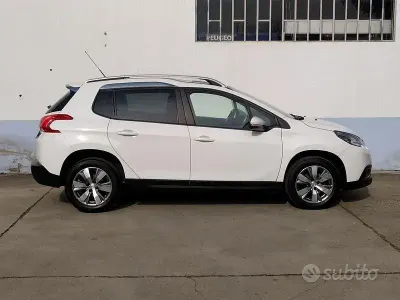 Usata Peugeot 2008 Active 99 CV (72 kW) 2016 Bianco SUV