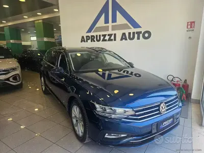 Usata VW Passat Business 120 CV (88 kW) 2020 Blu/azzurro Station wagon