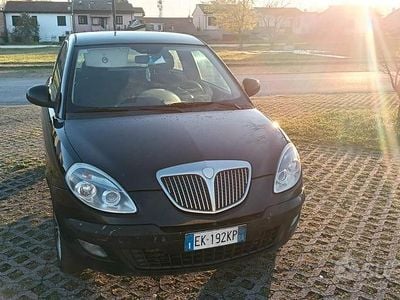 Usata Lancia Ypsilon 69 CV (50 kW) 2012 Nero Utilitaria