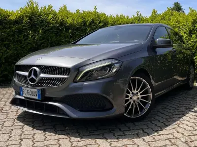 Usata Mercedes A180 Premium 109 CV (80 kW) 2017 Grigio Utilitaria