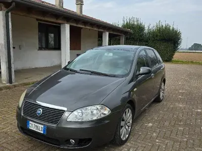 Usata Fiat Croma 150 CV (110 kW) 2005 Grigio Station wagon