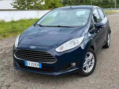 Usado Ford Fiesta Titanium 75 CV (55 kW) 2014 Azul Utilitario