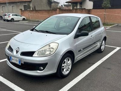 Gebraucht Renault Clio II 58 PS (42 kW) 2009 Grau Limousine