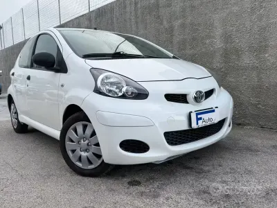Brugt Toyota Aygo 68 HK (50 kW) 2010 Hvid Hatchback