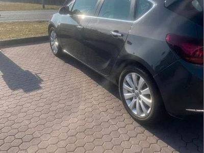 Usata Opel Astra 130 CV (95 kW) 2012 Grigio Berlina