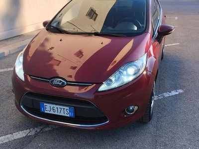 Usata Ford Fiesta Titanium 90 CV (66 kW) 2011 Rosso Utilitaria