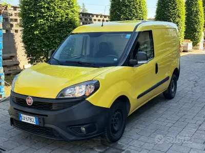 Usata Fiat Doblò 95 CV (69 kW) 2020 Giallo