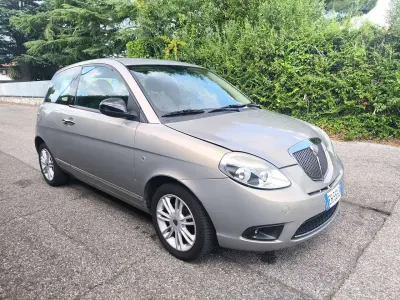 Usata Lancia Ypsilon 69 CV (50 kW) 2011 Beige Utilitaria