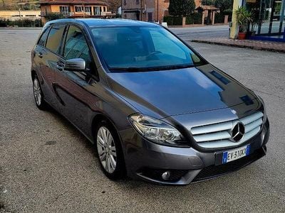 Usata Mercedes B160 Executive 90 CV (66 kW) 2014 Grigio Monovolume